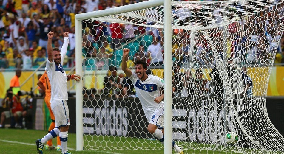 体育APP下载-包含拜仁力克AC米兰，卡瓦尼扑点救主世界杯的词条